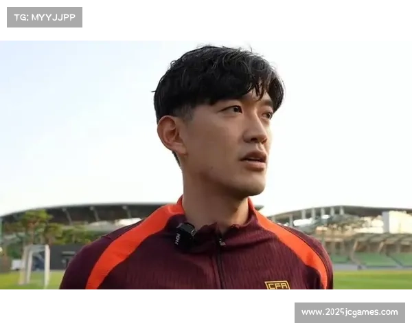 颜骏凌谈与偶像范德萨互动:崇明一期老将的冠军之心是球队之魂 颜骏凌谈与偶像范德萨互动:崇明一期老将的冠军之心是球队之魂